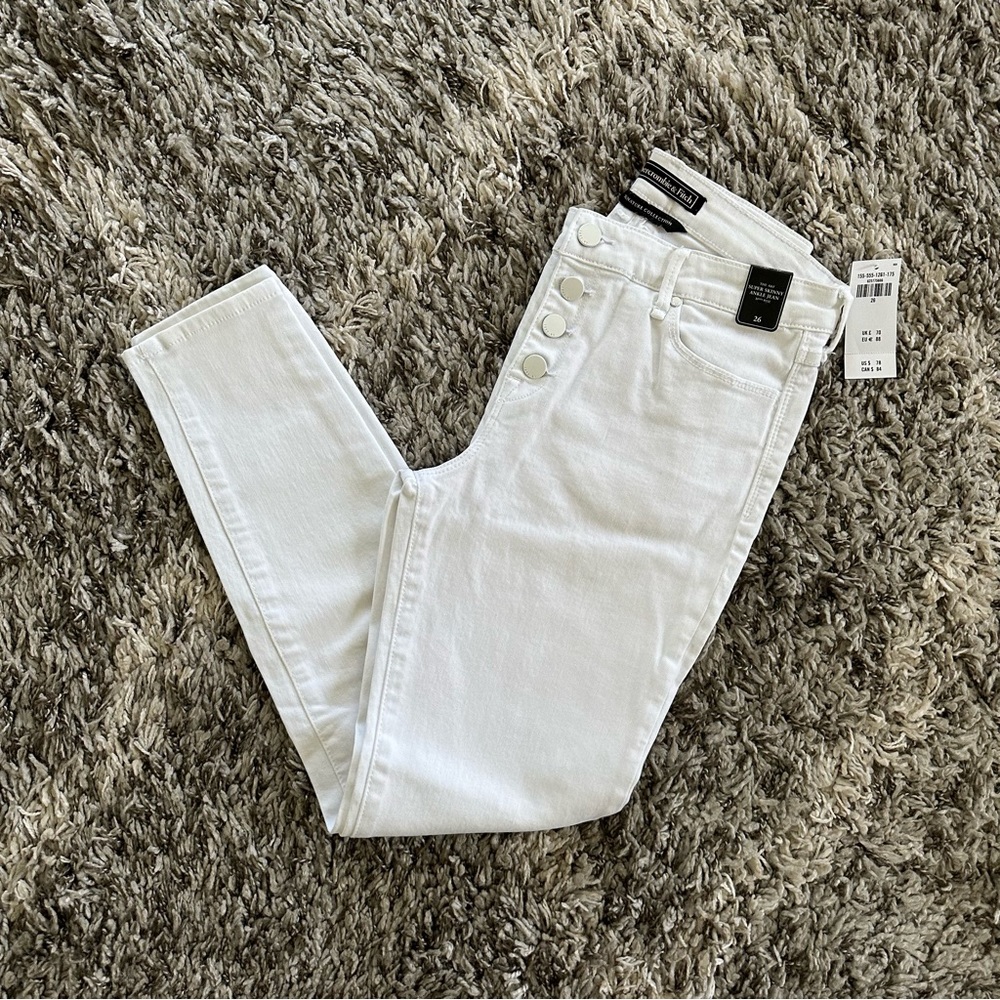NWT Abercrombie and Fitch White Super Skinny Ankle Jean